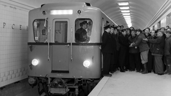 63 роки тому в Києві відкрили першу чергу метро. Згадуємо, як будували перші станції та найглибшу у світі — «Арсенальну» (в архівних фото)
