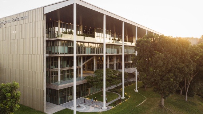 У Сінгапурі для студентів звели нову будівлю, яка повністю забезпечує себе енергією. На її даху 1200 сонячних батарей