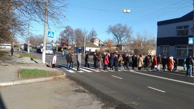 Чрезвычайное положение в Смеле: в городе блокировали трассу на Киев и пикетировали мэрию