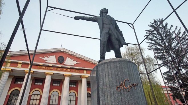 У Києві знесуть памʼятник Суворову. Дозвіл залишилося отримати тільки від Мінкультури