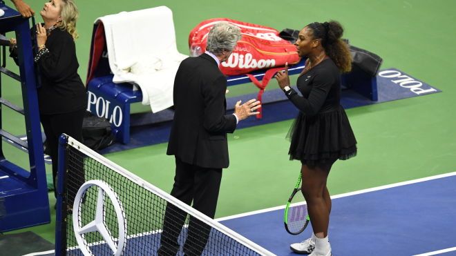 Серена Уильямс оскорбила рефери и обвинила его в сексизме. Теннисные судьи готовят ей бойкот