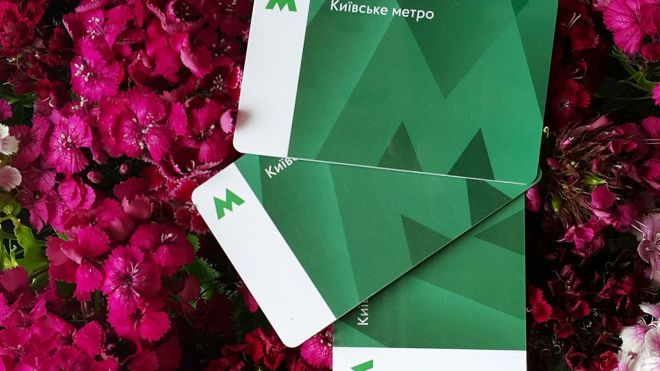 Киевляне купили 6 млн поездок на метро перед повышением цен и уже перепродают их