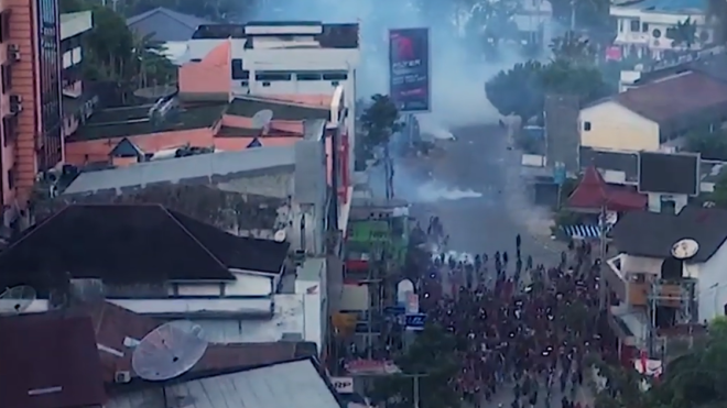 В Індонезії протестувальники підпалили будівлі на фоні міжетнічного конфлікту