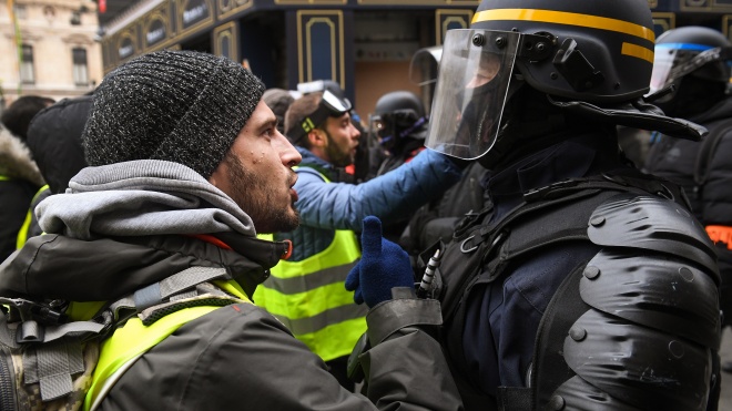 Протесты «желтых жилетов» в Париже: девять раненых, полиция задержала 179 человек