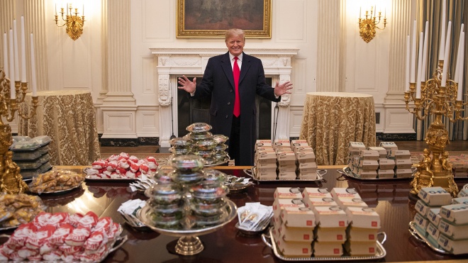 Врачи обнаружили у Трампа ожирение. Он весит более 110 кг и любит гамбургеры