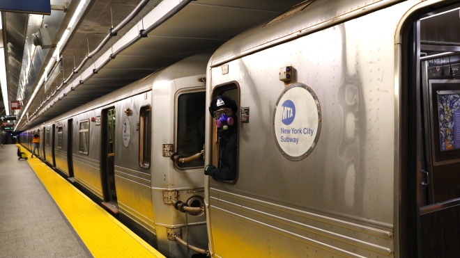 В Нью-Йорке вакцинировать от коронавируса будут в метро и на железнодорожных станциях