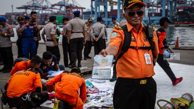 Крушение самолета в Индонезии: названа причина разрушения лайнера