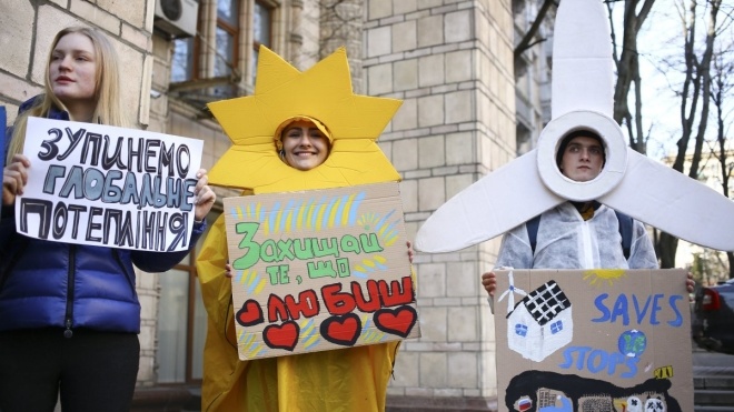 #FridaysForFuture. Шесть городов Украины присоединились ко всемирной климатической забастовке, которую начала шведская школьница