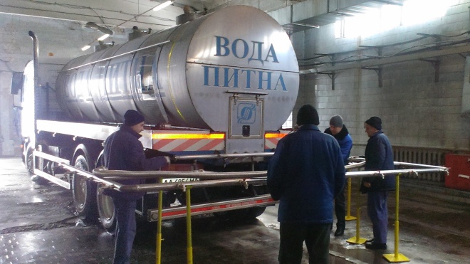 В Киеве на Крещение коммунальщики будут развозить освященную воду цистернами. Адреса