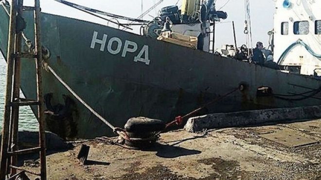 Суд закрив справу по спробі втекти з України проти екіпажу судна «Норд». Але з країни їх не випустять