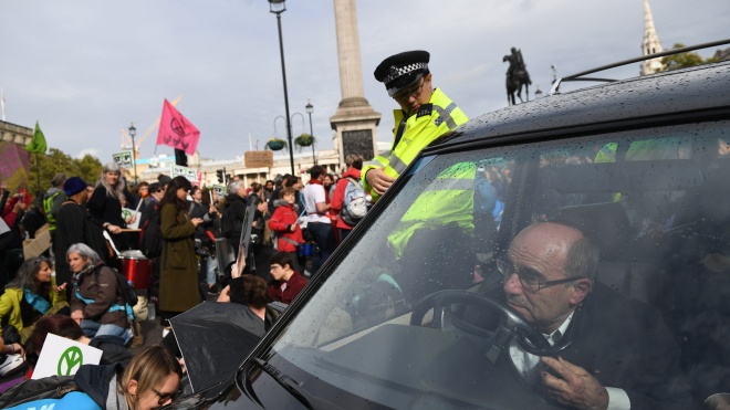 В Лондоне во время акции экоактивистов Extinction Rebellion задержали 135 участников