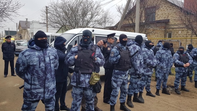 ФСБ сообщила о задержании 20 крымских татар после обысков в оккупированном Симферополе