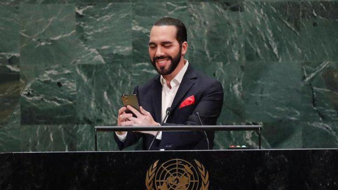 «Если вы дадите мне секунду». Президент Сальвадора начал выступление на Генассамблее ООН с селфи