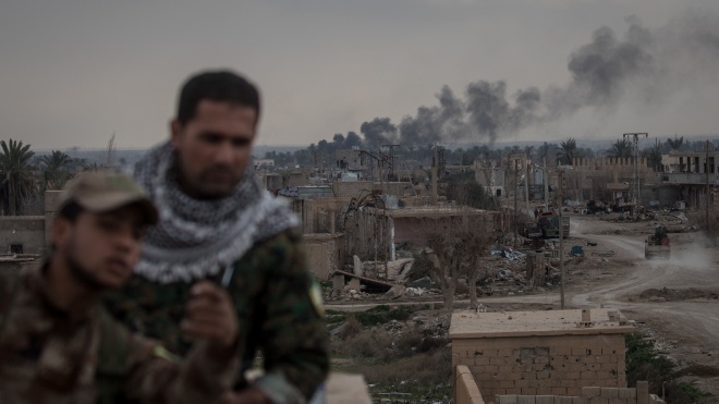Наступление на ИГ в Сирии: правозащитники заявили о гибели 70 мирных жителей от удара западных ВВС. В коалиции проводят проверку
