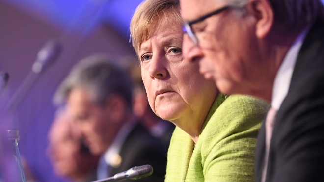 Меркель назвала рішення заблокувати акаунт Трампа у Twitter «проблематичним». Їй вторують у Євросоюзі