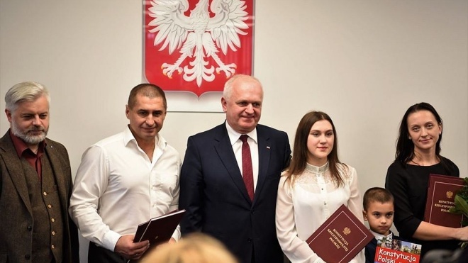 В Польше украинец спас 10 человек во время крупного ДТП. За это его семье предоставили гражданство