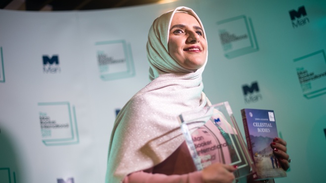 Букеровскую премию получила писательница из Омана. Кто она? 