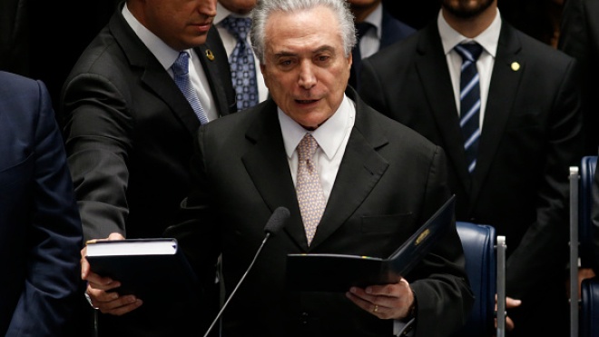 «Получал взятки от строительной компании». В Бразилии по обвинению в коррупции задержан экс-президент Темер