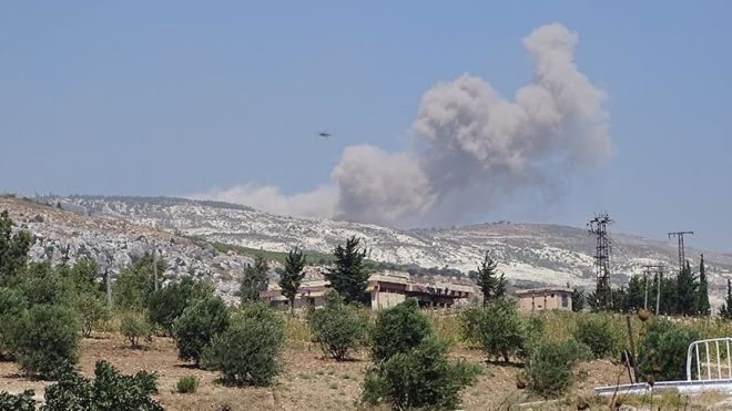 Эскалация в Сирии: Россия нанесла удары по Идлибу, вопреки призывам США. Турция стягивает войска к границе