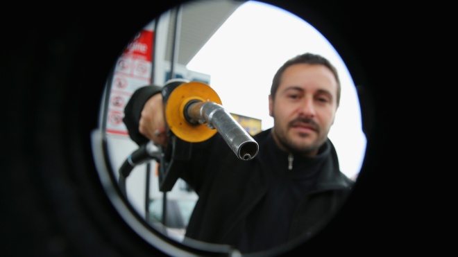 Ряд сетей АЗС прекратили продажу премиального топлива из-за госрегулирования цен
