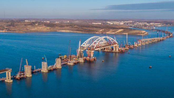 Кабмін затвердив санкції проти 19 російських компаній, які будують міст у Крим. Список передадуть РНБО