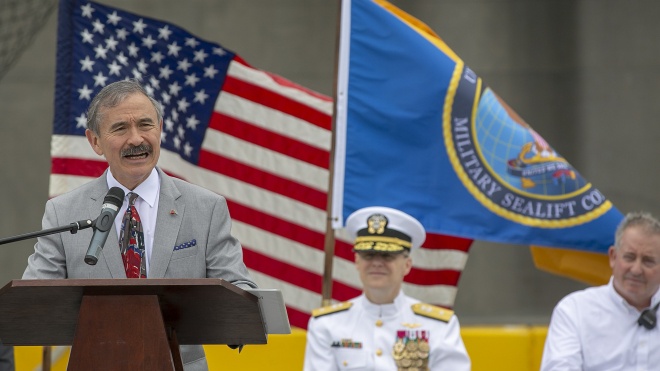 У Південній Кореї посла США критикували за вуса, вважаючи їх натяком на колоніалізм. У підсумку дипломат їх поголив