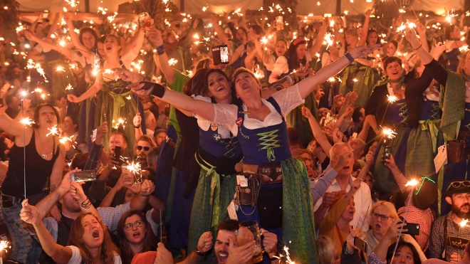 Власти Мюнхена запретили алкоголь на территории «Октоберфеста» несмотря на то, что сам фестиваль отменили еще раньше