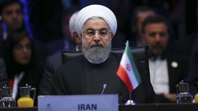 «Враг нацелен на наш народ». Иран продолжит торговать нефтью, несмотря на санкции США