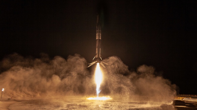 SpaceX вивела ракету з супутником і вперше успішно повернула ступінь на новий космодром