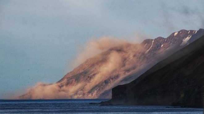 В Исландии выставили на продажу земельный участок, на котором расположен действующий вулкан
