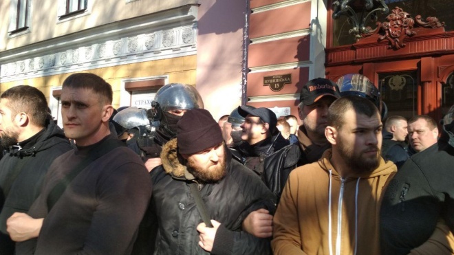 В Одесі «Нацкорпус» і «Автомайдан» блокують конференцію ОПзЖ