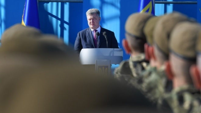 Президент Порошенко подписал закон о военном положении в Украине