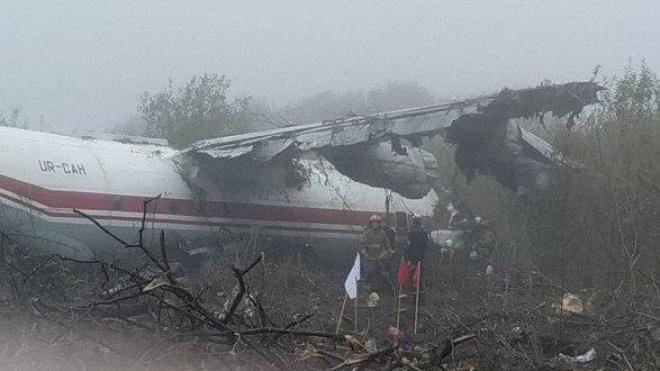 Біля Львова аварійно сів транспортний літак Ан-12, є загиблі