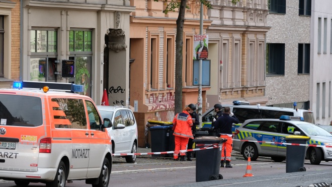 Мужчина, напавший на синагогу в немецком Галле, получил пожизненный срок. Он транслировал свой теракт в интернете
