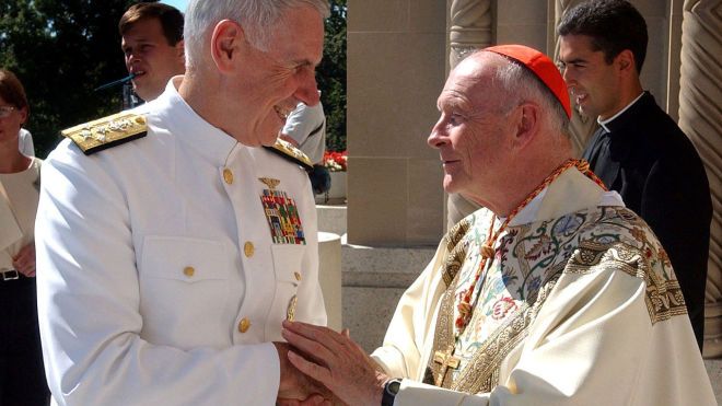 Архієпископ Вашингтона йде у відставку через звинувачення в сексуальних відносинах з неповнолітніми