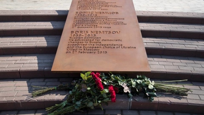 У Києві біля посольства Росії відкрили сквер імені опозиціонера Бориса Нємцова