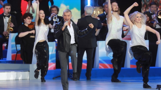 ЗМІ повідомили, що у Донецьку на концерті під сцену провалився Газманов. Насправді це був бразильський діджей з Сан-Паулу