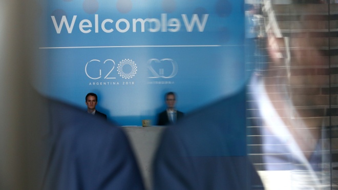Страны-члены G20 договорились заморозить долги бедных стран и выступили за равный доступ к вакцине от коронавируса