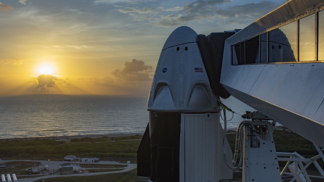 SpaceX Илона Маска первой из частных компаний отправит астронавтов NASA на МКС.  Это может положить конец монополии России на полеты и начать эру космического туризма