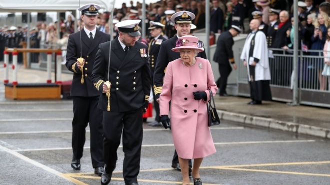Daily Mail: Королева Великої Британії Єлизавета готується відійти від справ. Вона планує зробити регентом принца Чарльза