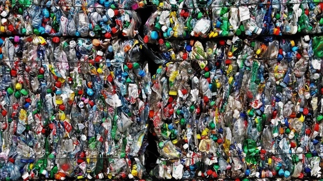 ЕС планирует отказаться от пластиковой посуды с 2021 года