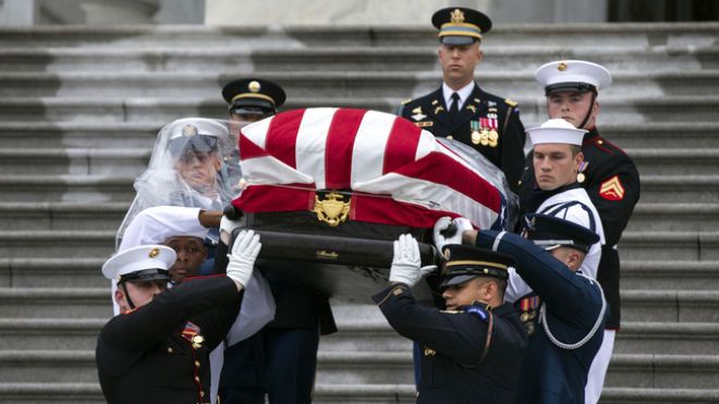 В США прошли похороны Джона Маккейна. На церемонии присутствовали Кличко, Порошенко и Саакашвили