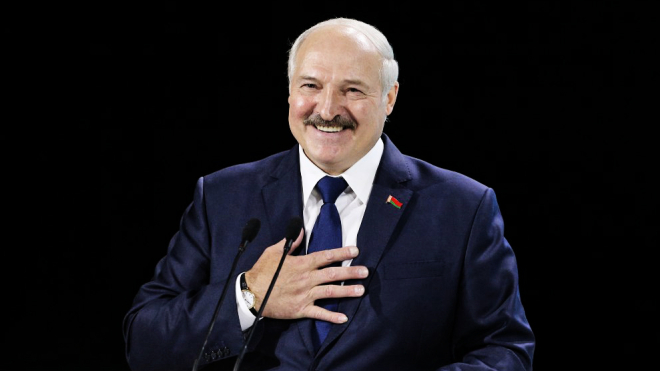 Лукашенко впервые обнародовал свою предвыборную программу. Обещает референдум и рост зарплат вдвое, но без «радикальных реформ»