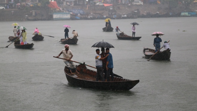 На Бангладеш направляется мощный циклон «Бюльбюль». Власти эвакуируют более 100 тыс. жителей