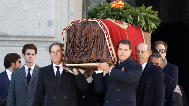В Испании перезахоронили останки диктатора Франсиско Франко