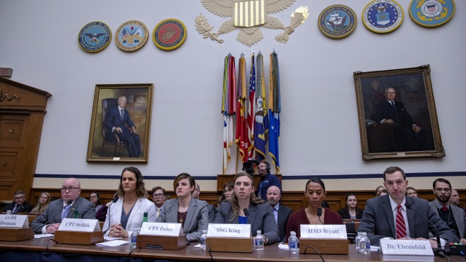Военные-трансгендеры впервые выступают в Конгрессе США. Они объясняют, почему им нельзя запрещать служить в армии