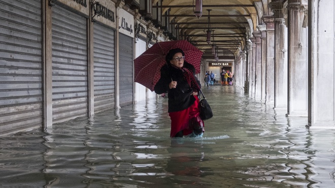 Велика вода: площа Святого Марка у Венеції пішла під воду через негоду