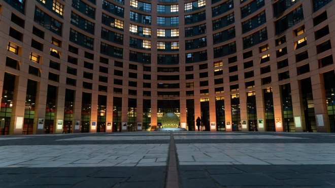 Під час карантину пограбували будівлю Європарламенту. У депутатів зникли компʼютери та планшети