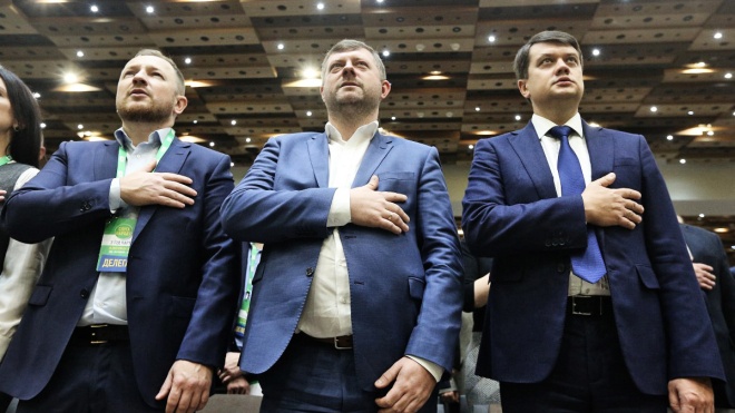 Bihus.Info подсчитал, какие партии больше всех потратили на борды в Киеве. В лидерах — «Слуга народа» и «За майбутнє»