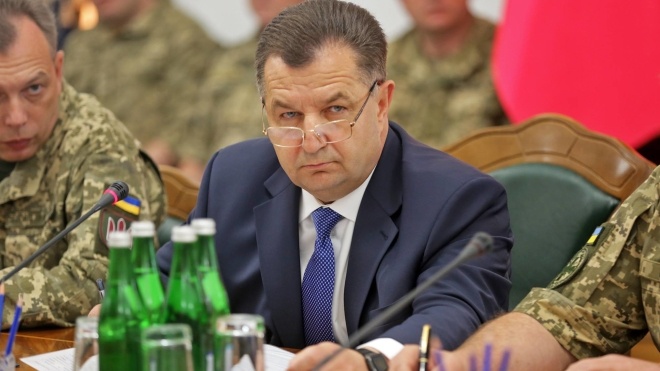 Порошенко уволил министра обороны Полторака с военной службы и наградил орденом